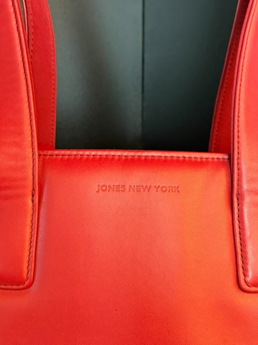 Jones New York Red Leather Zip Top Shoulder Tote Purse Classic Minimalist Bag - Picture 3 of 7